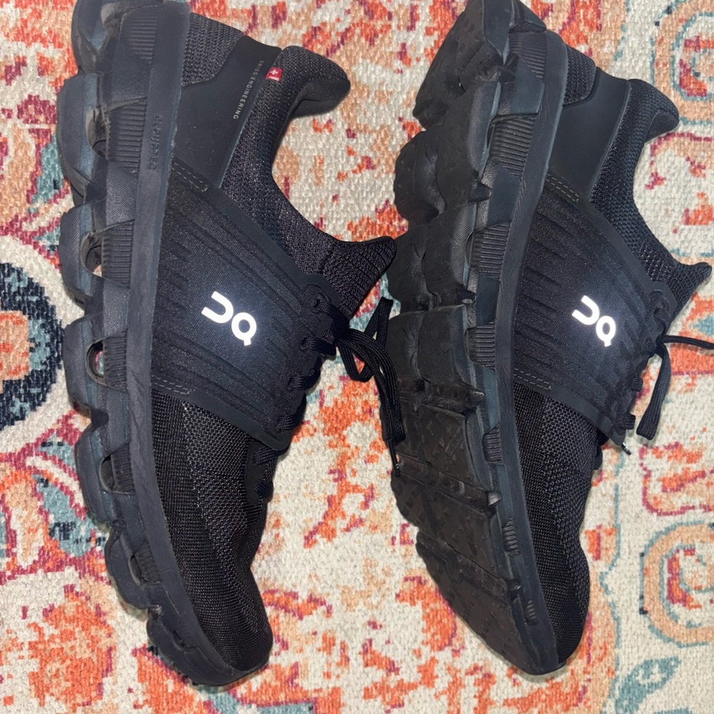 On Running Cloudswift Men's Athletic Shoes in Black - Picture 2 of 10